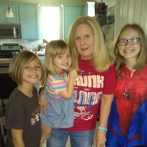 Meet your Posher, Laurie